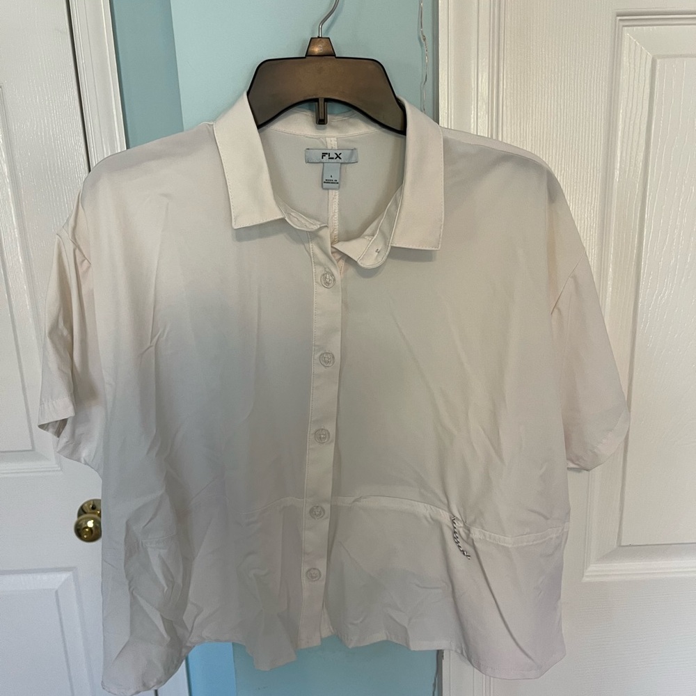 Women’s large cropped white button up short sleeve w/ zip up pocket